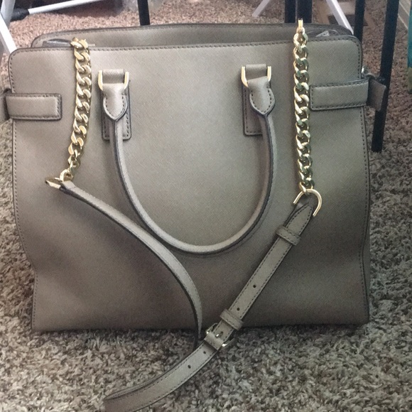 Michael Kors Emma Saffiano Leather Large Bag - Picture 4 of 8